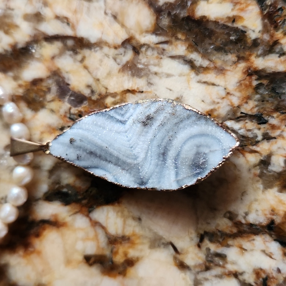 Pearls and gemstone. - Picture 2 of 10